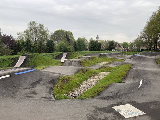 Pumptrack und Dirtline des Bike-Parks im Sportpark Obenende